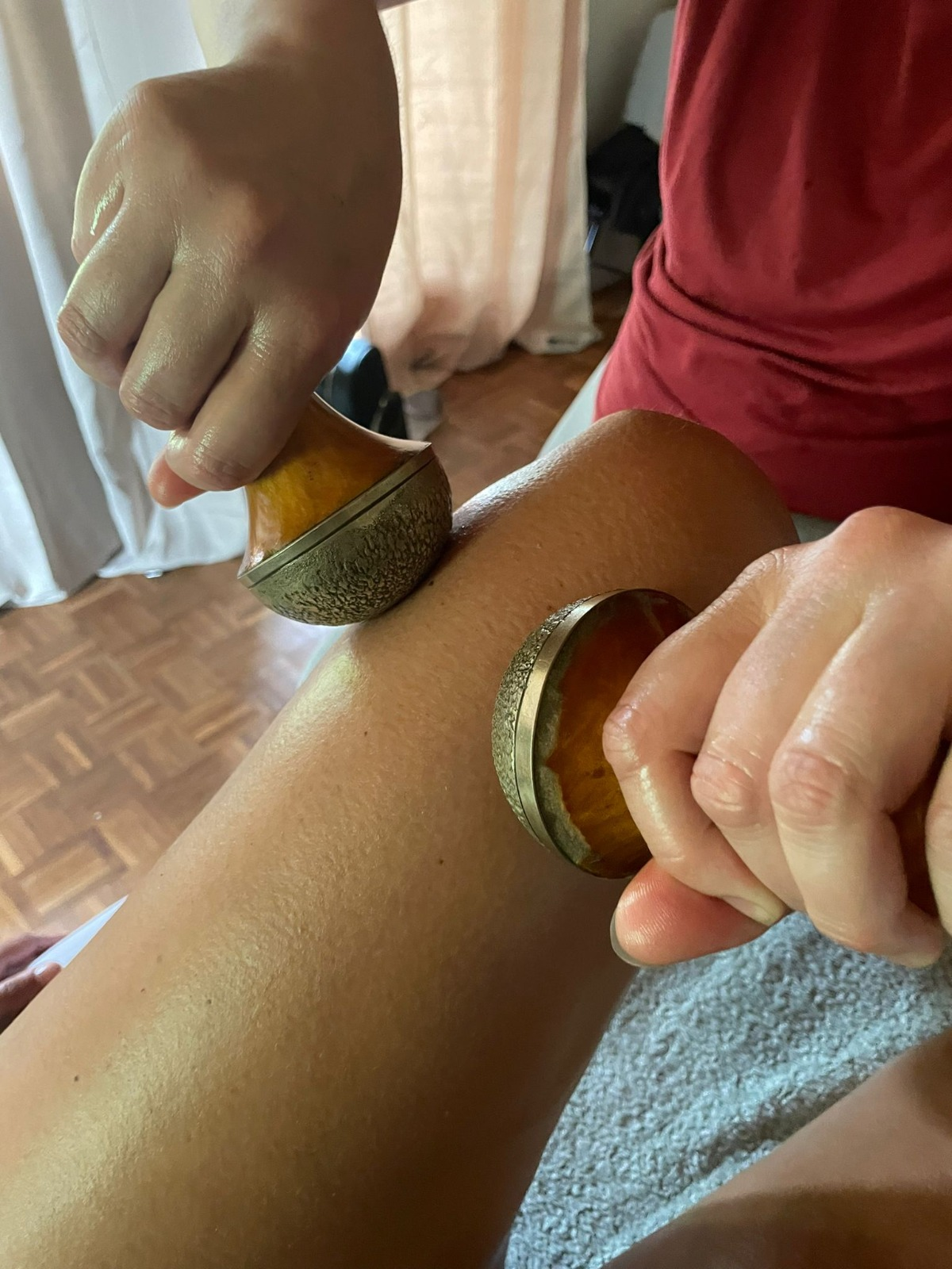 Massage Shinzu avec les outils Kansa